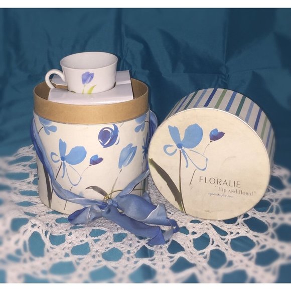 Floralie Espresso Set in a carry box with blue flowers - Picture 2 of 4
